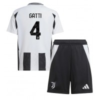 Juventus Federico Gatti #4 Domaci Dres za djecu 2024-25 Kratak Rukav (+ Kratke hlače)